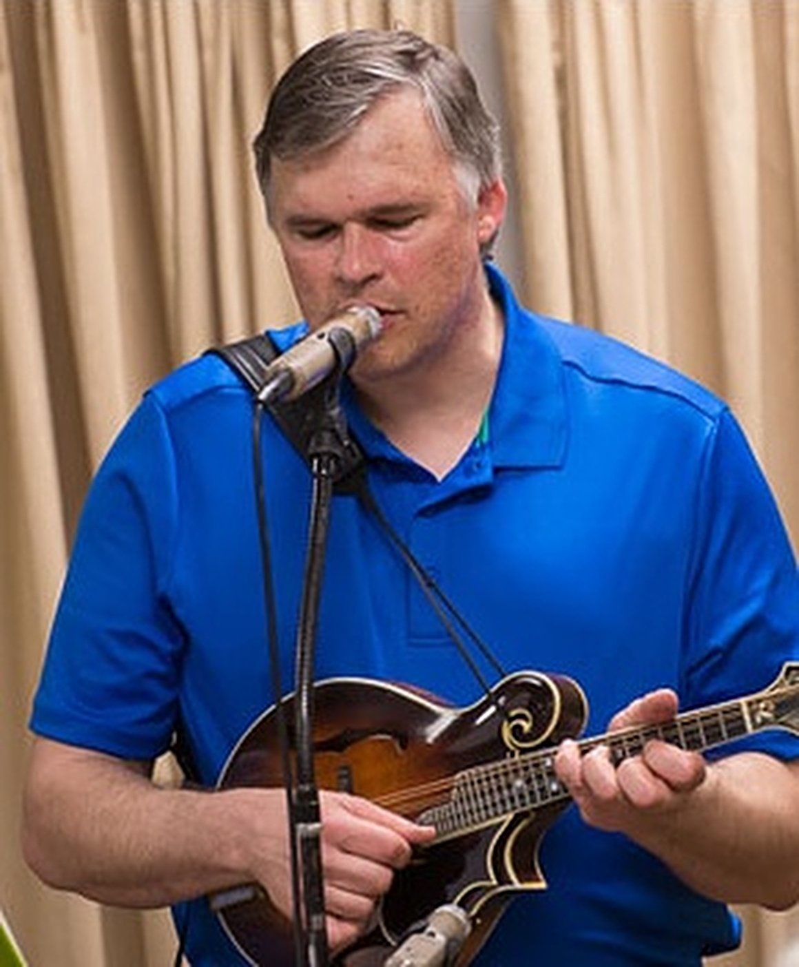 Travis Wetzel playing mandolin